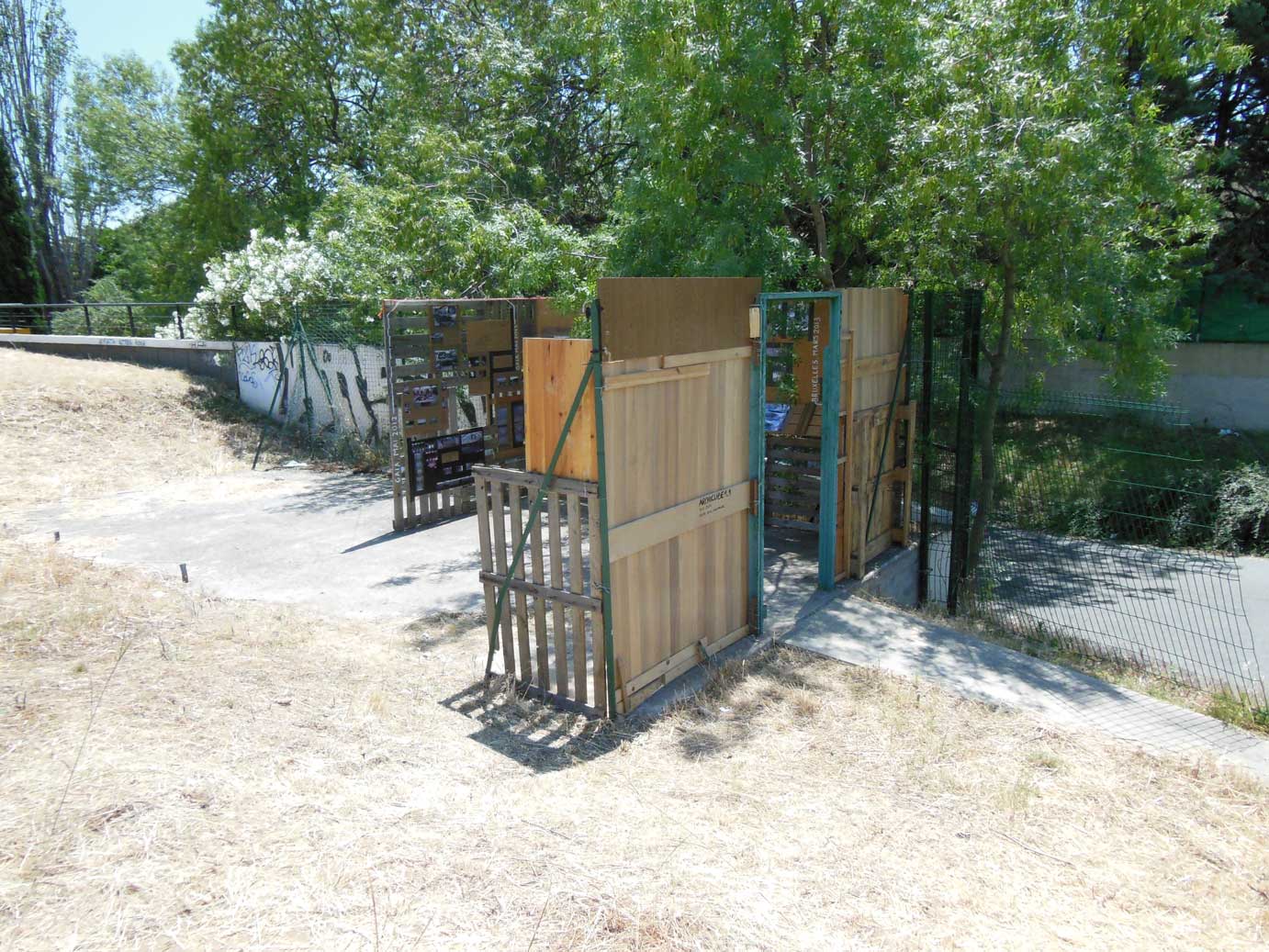 photo1